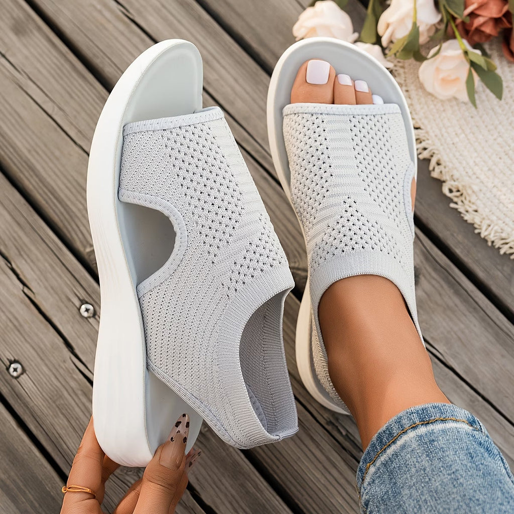LAURA – The casual beach sandal for hot summer days