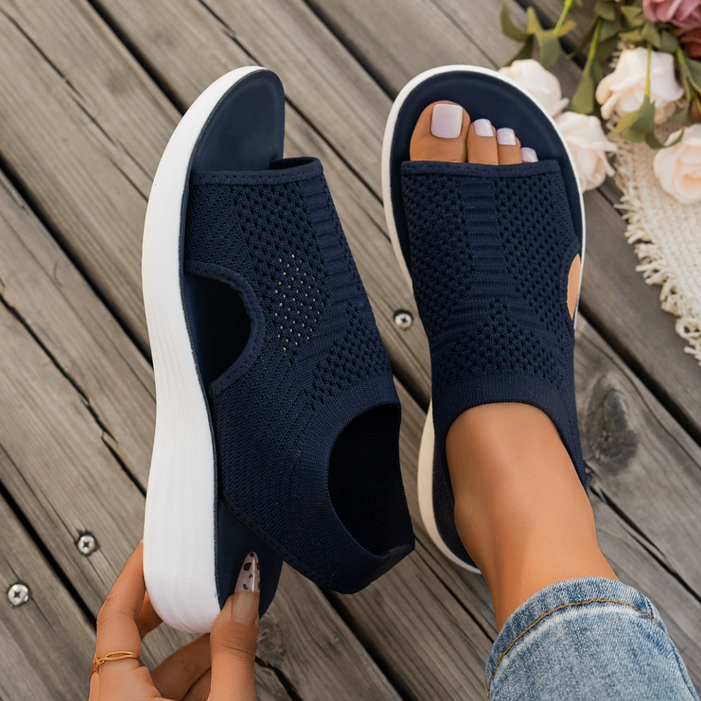LAURA – The casual beach sandal for hot summer days