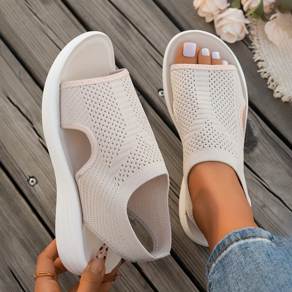 LAURA – The casual beach sandal for hot summer days