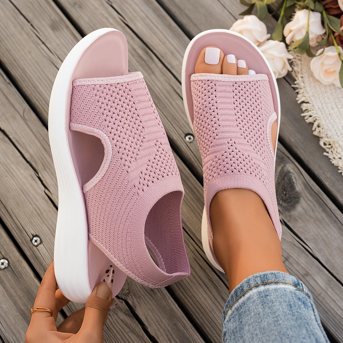 LAURA – The casual beach sandal for hot summer days